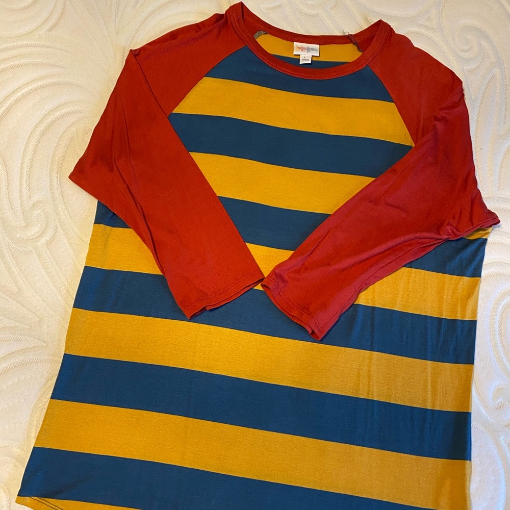 LulaRoe Quarter-Length Sleeve Shirt